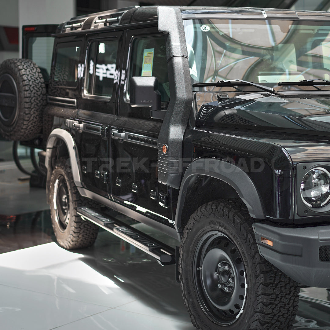 Aluminum running boards installed on Ineos Grenadier
